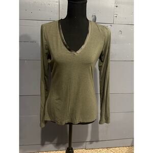 WHBM Green long sleeve V-neck t size XS